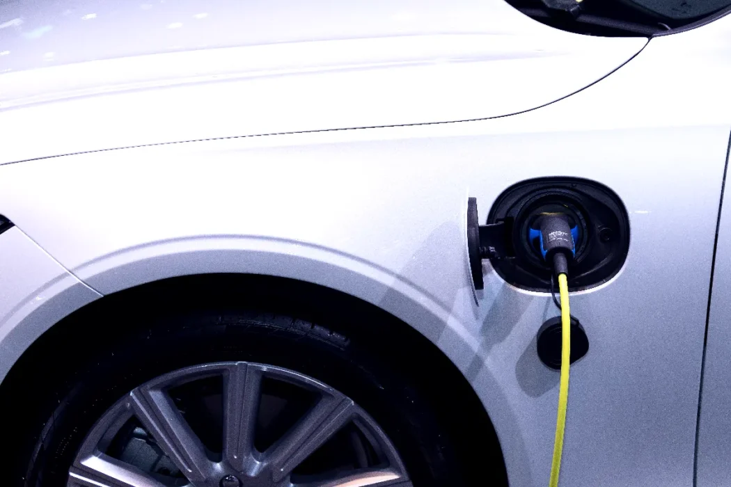 ¿Cuánto cuesta renovar las baterías de tu coche híbrido? (2024)